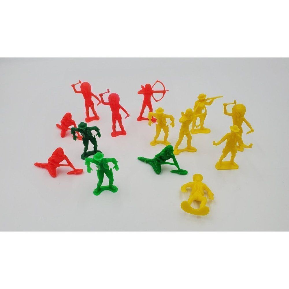 Vintage Cowboys & Indians Action Figures Plastic Yellow Green Orange 14 Pieces